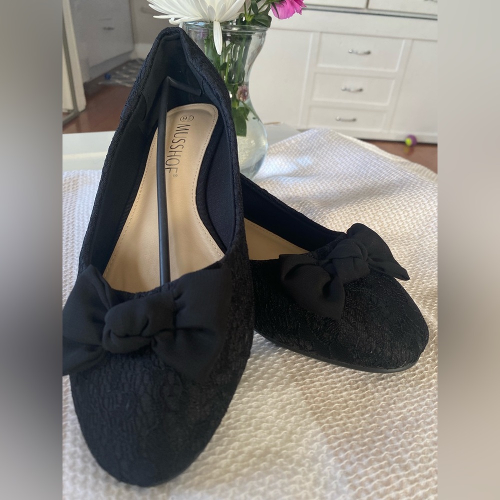 Black lace flats